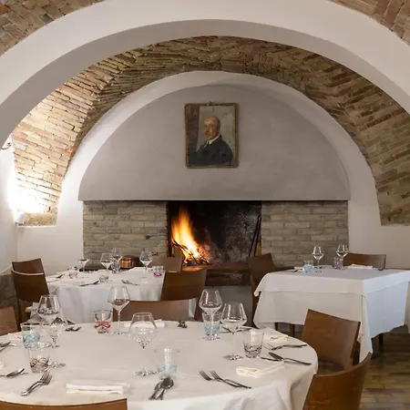 לינה וארוחת בוקר Don Pasquale 3*